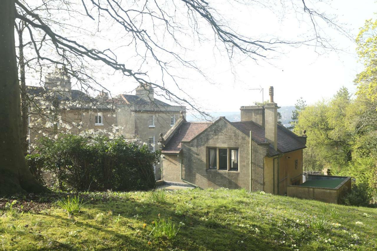 Victorian Lodge: Private Estate With Secure Parking Holiday home *